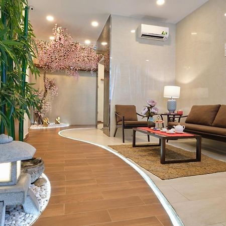 Phạm Vân Sakura Hotel Thuan An Extérieur photo