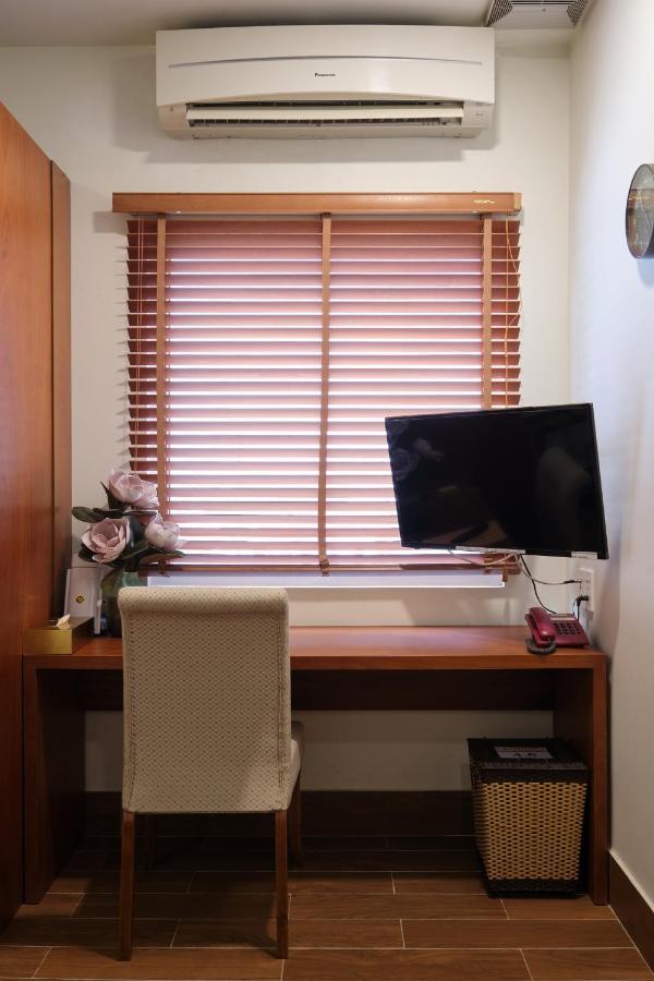 Phạm Vân Sakura Hotel Thuan An Extérieur photo