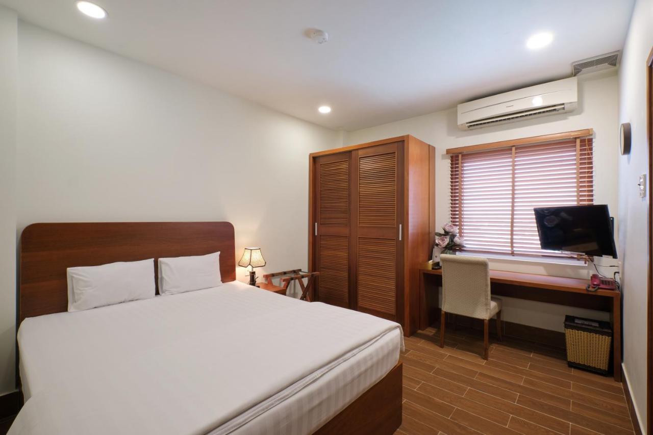Phạm Vân Sakura Hotel Thuan An Extérieur photo