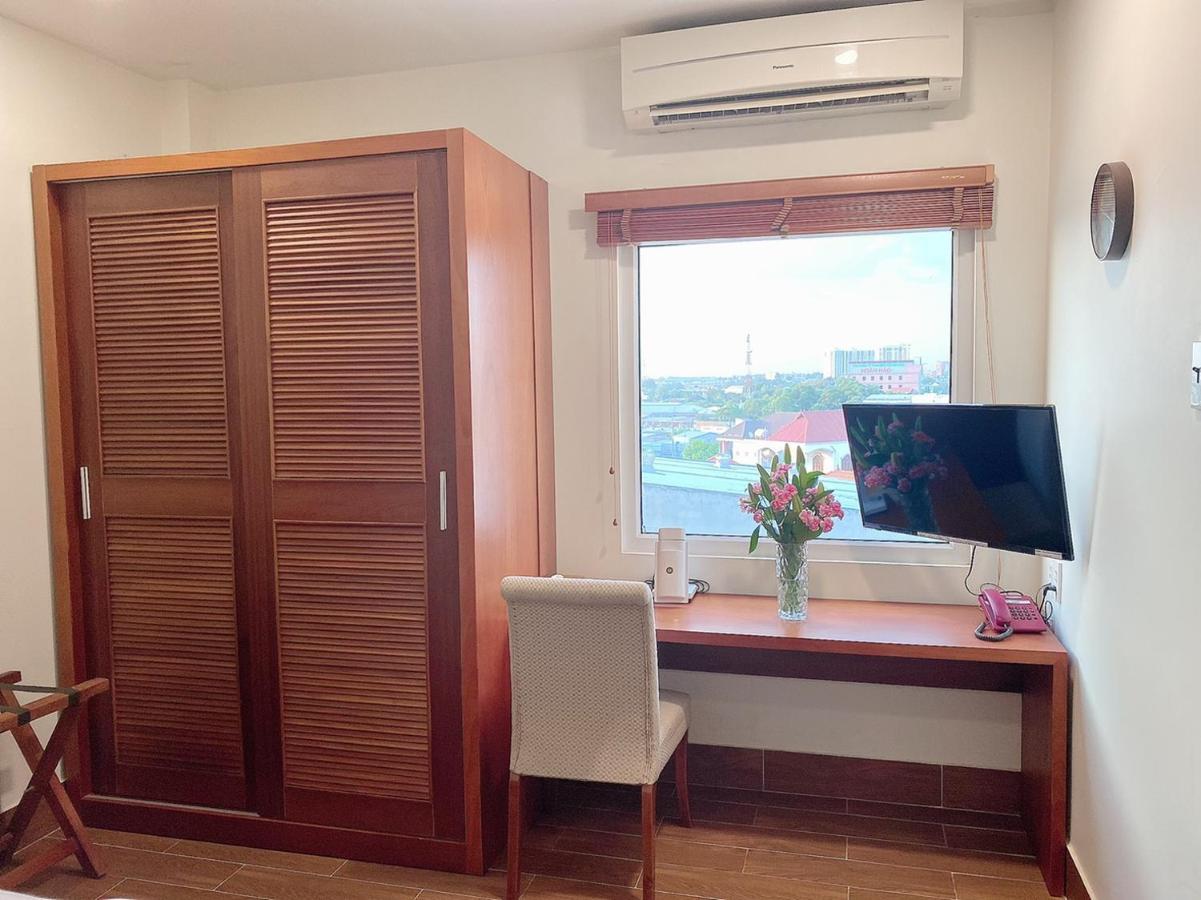 Phạm Vân Sakura Hotel Thuan An Extérieur photo